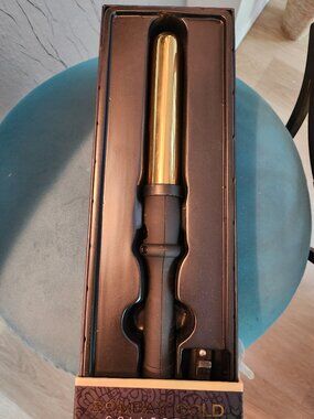 BOMBAY COLLECTION ~ 32mm Rose Gold Curling Iron Professional Titanium Wand ~ NIB